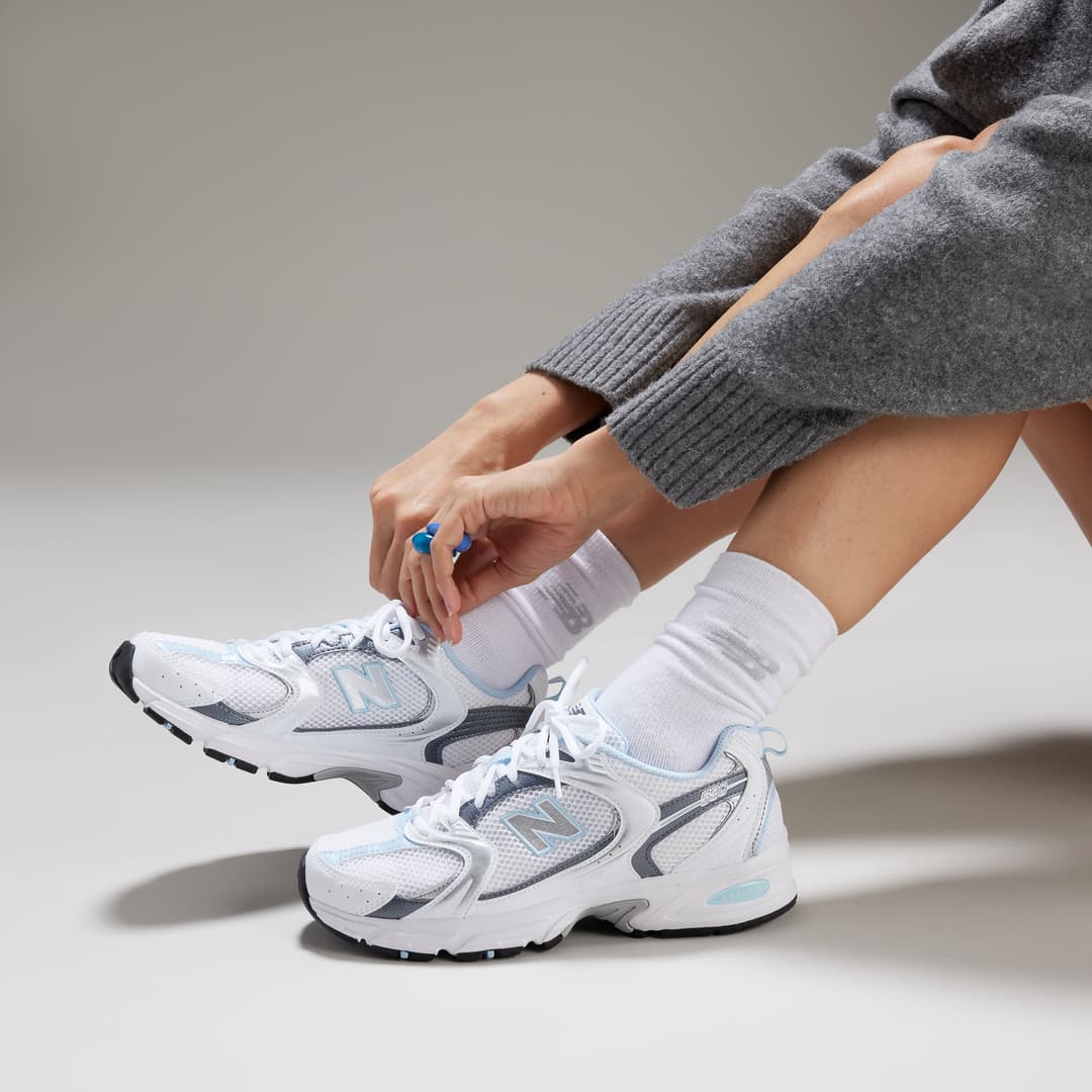 New Balance Girls 327 Velcro Trainers in Pink